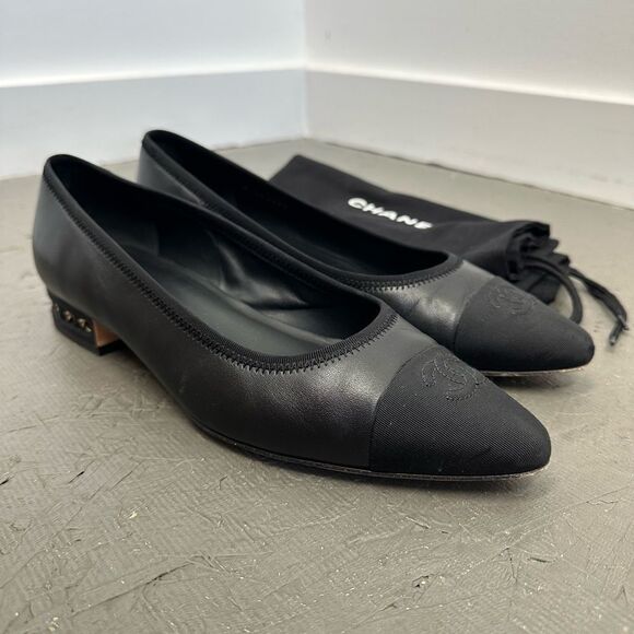 Chanel Black Lambskin Leather Interlocking CC Pointed Toe Chain Loafer Size 39.5 - Picture 3 of 15